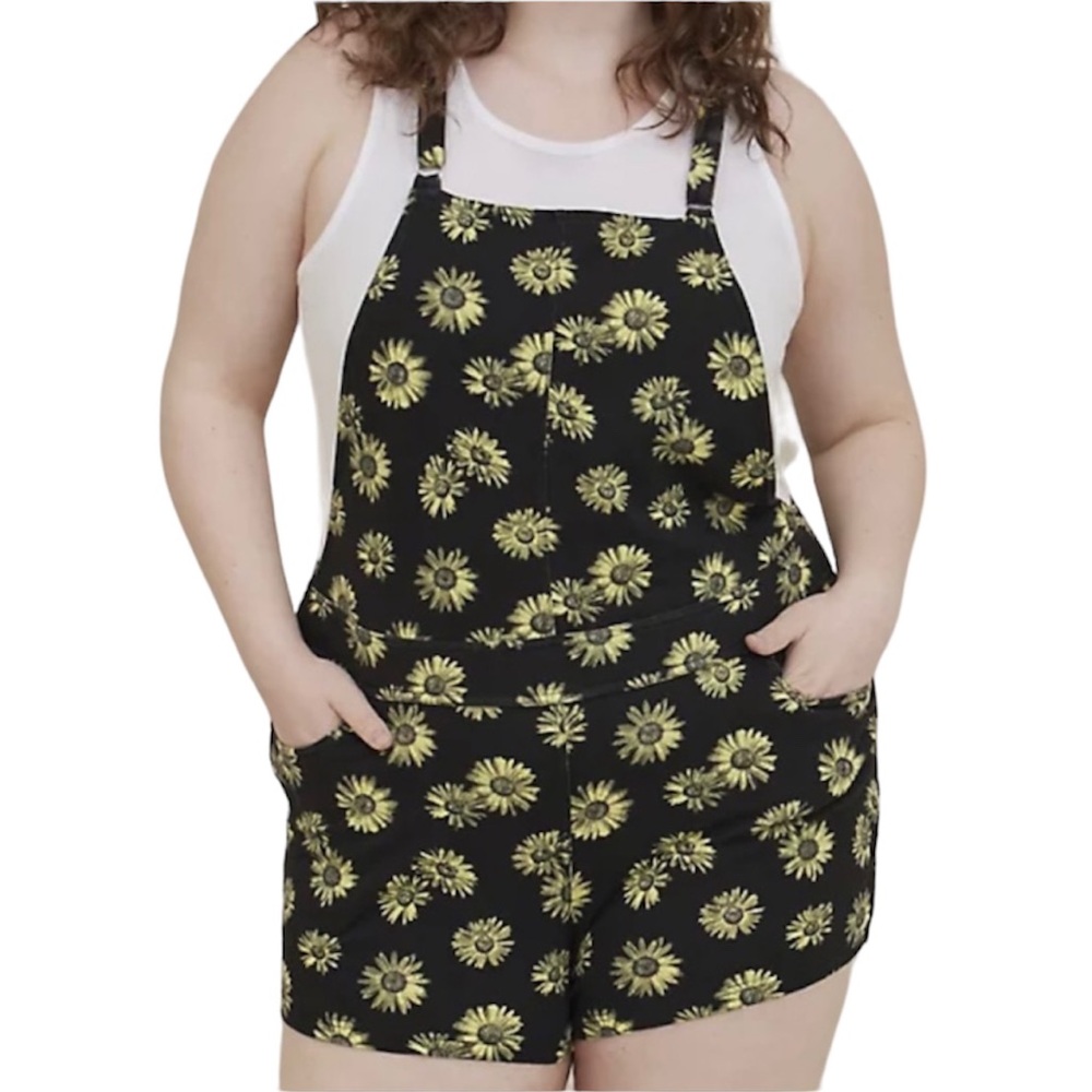 Torrid Women’s Lovesick Shortall-French Terry Black Floral Size 1X 2X 3X